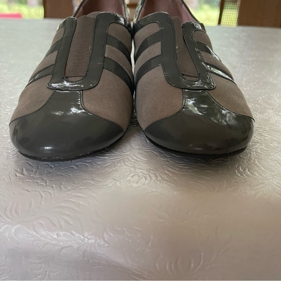 Taryn Rose Paislee Sneaker Wedge - Picture 5 of 12